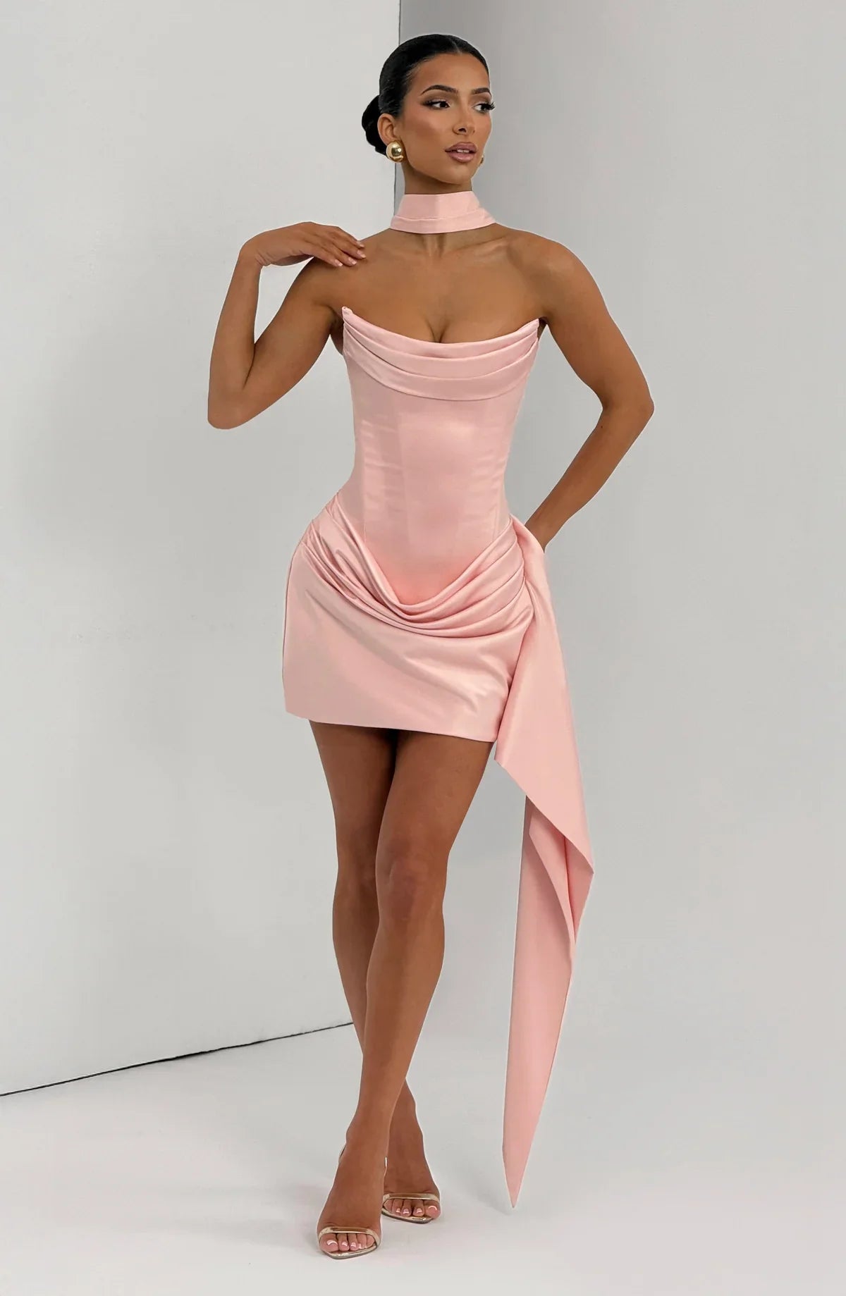 MONA | Vestido mini con silueta pulida