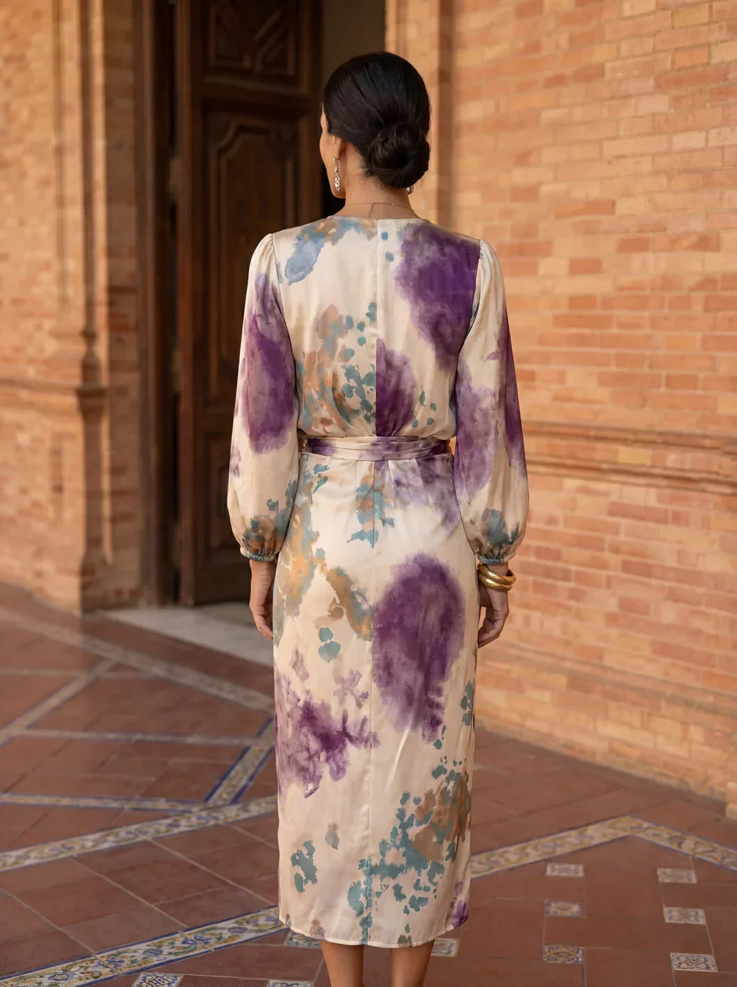 ELVIRA | Vestido elegante con escote en V