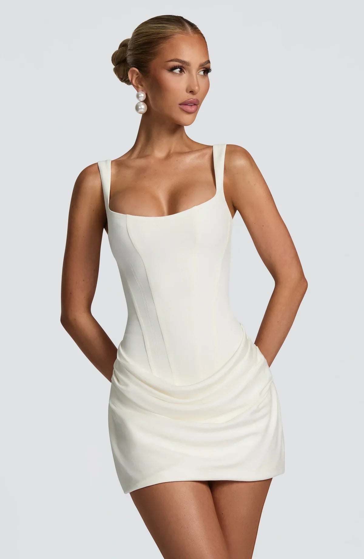 VALERIA | Vestido mini con silueta definida