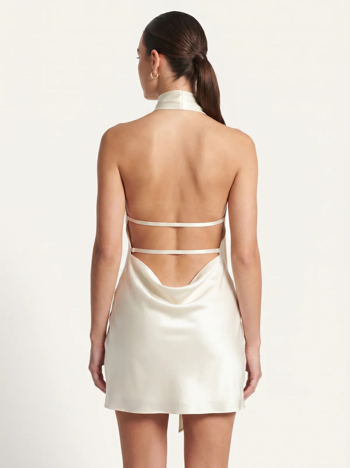 BIANCO | Vestido Satinado de Espalda Descubierta y Cuello Halter