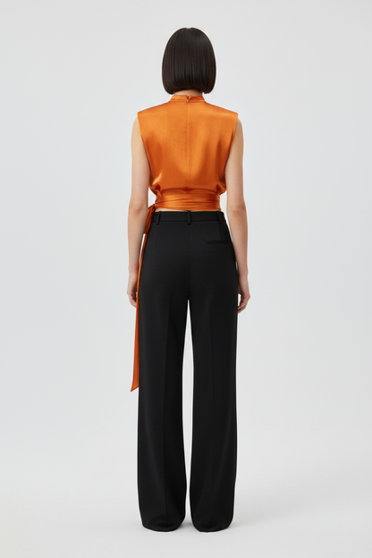 RENZA | Blusa con Textura Satinada y Lazo Largo Cruzado