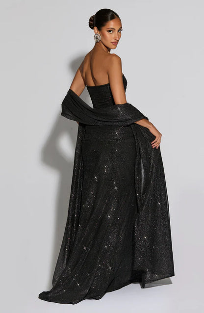 PAULA | Vestido largo elegante con hombros descubiertos